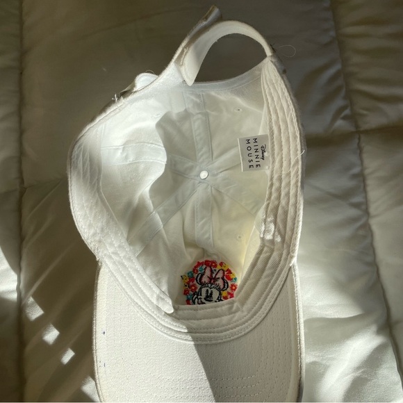 Disney Minnie Mouse White Cap - Picture 2 of 3